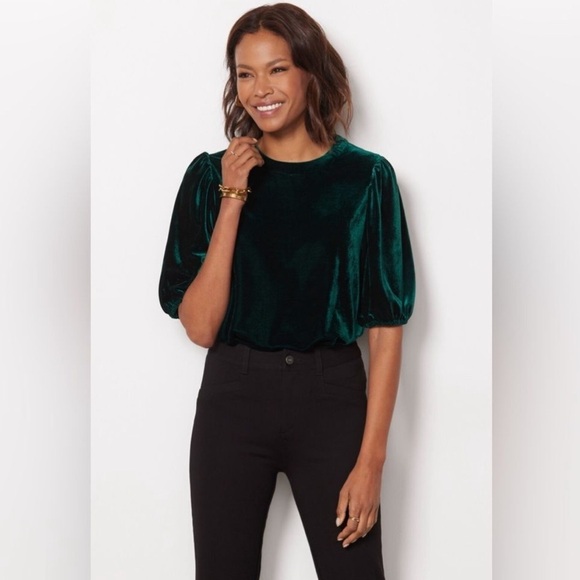NWT Evereve Juliette Velour/Velvet Green Short Puff Sleeve Top Size Medium - Picture 1 of 11